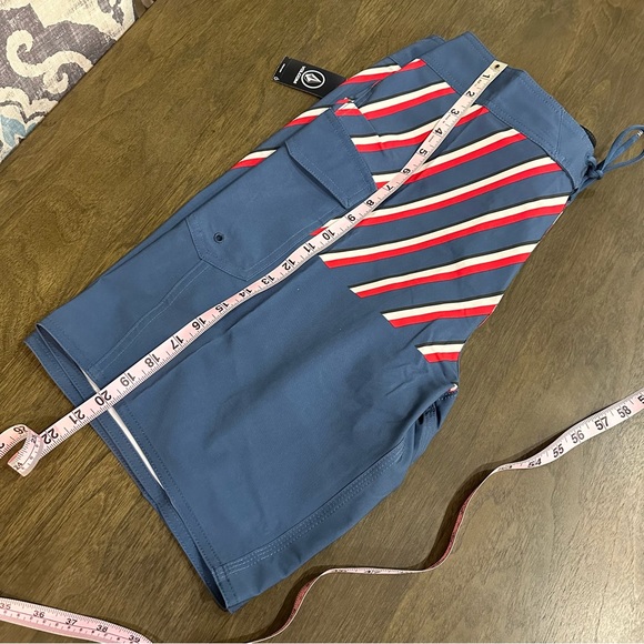 NWT Volcom Manic 2 Boardshorts Size 34 Blue and Red - Picture 8 of 8